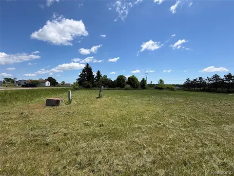 1431 Preston Drive, Gladwin MI 48624 8534 photo 2