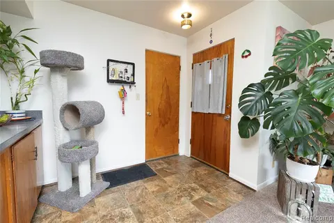 3401 Weiss Street, Saginaw MI 48602 3422 photo 2