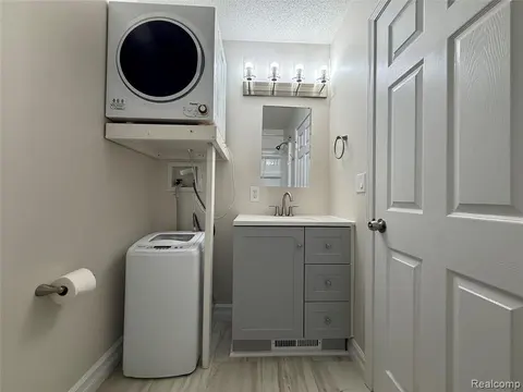 140 S. Saginaw Unit 2 Street, Byron MI 48418 photo 2