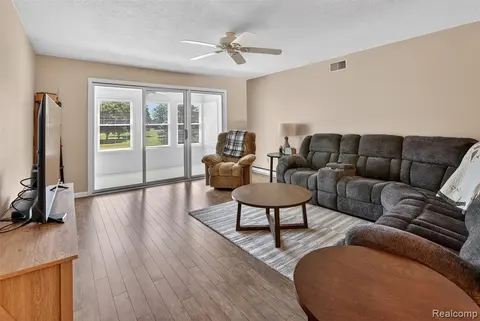 925 Kennely Road # 106, Saginaw MI 48609 6738 photo 4