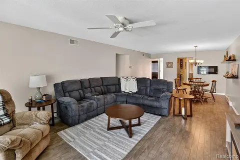 925 Kennely Road # 106, Saginaw MI 48609 6738 photo 5