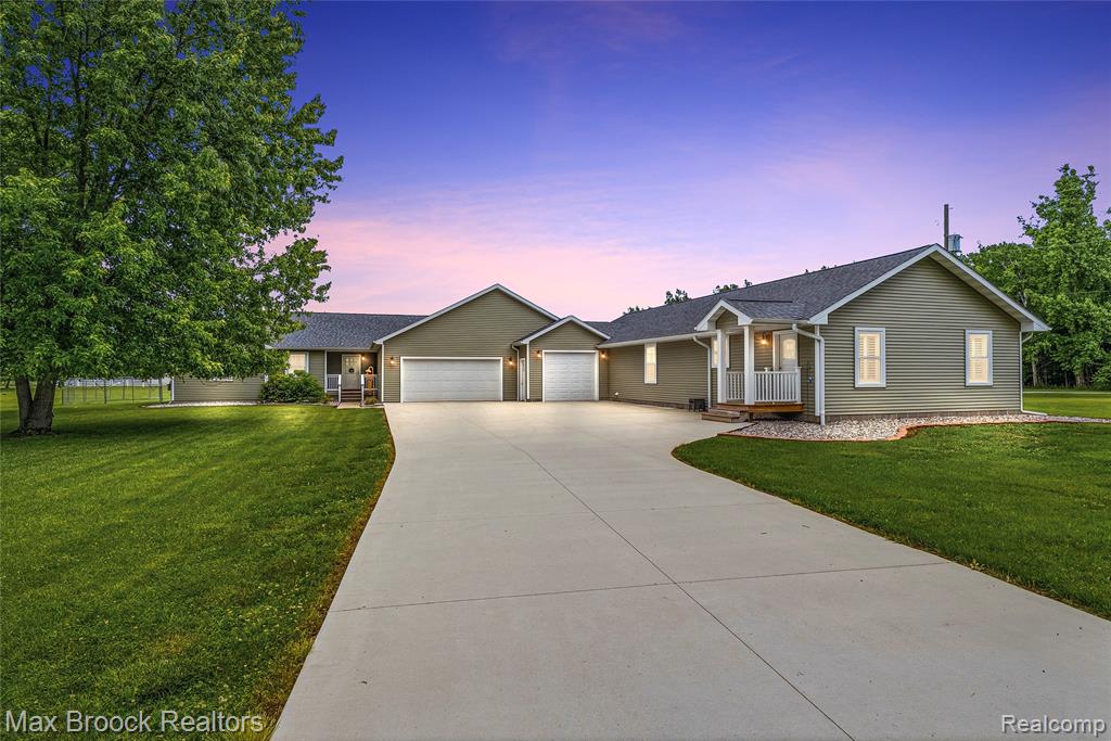2566 N 5 Mile Road, Midland MI 48642 9457 photo 1