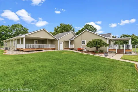 2566 N 5 Mile Road, Midland MI 48642 9457 photo 3