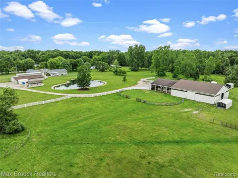 2566 N 5 Mile Road, Midland MI 48642 9457 photo 5