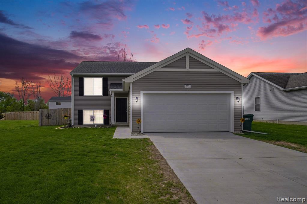 202 Creek Pointe Circle, Durand MI 48429 1668 photo 1