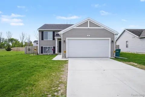 202 Creek Pointe Circle, Durand MI 48429 1668 photo 2