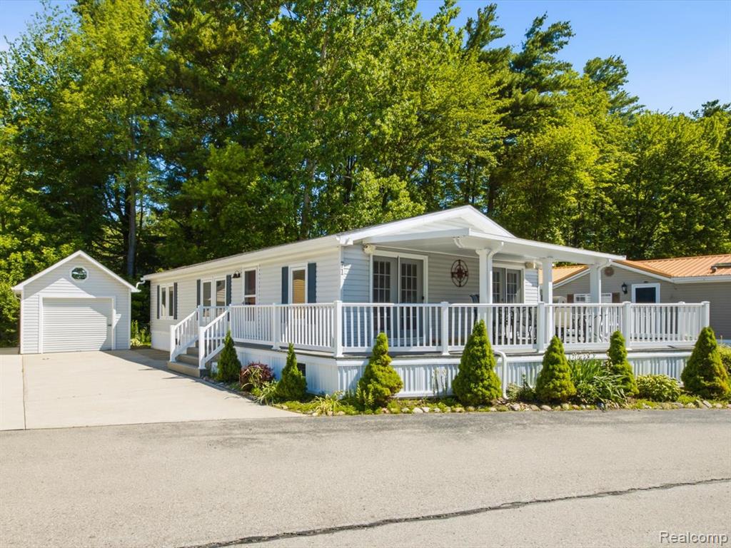 2545 Lakeshore Road, Applegate MI 48401 photo 1