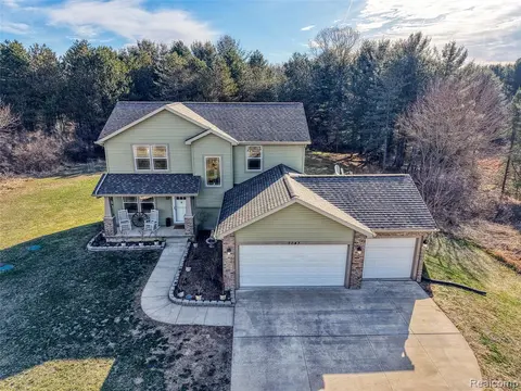 7047 Bennington Greens Drive, Owosso MI 48867 9123 photo 4