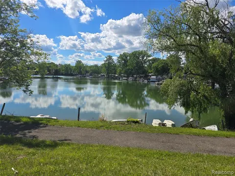 10001 Goodall, Durand MI 48429 photo 2