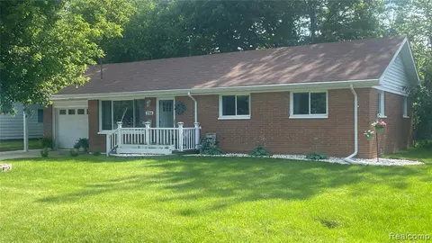 2966 Burlington Drive, Buena Vista MI 48601 6977 photo 2