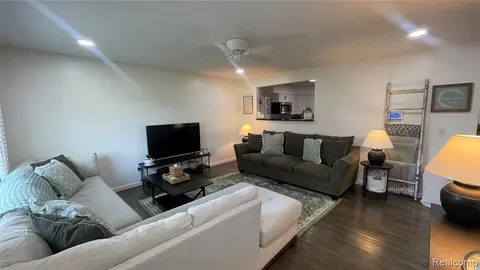 2966 Burlington Drive, Buena Vista MI 48601 6977 photo 3