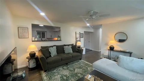 2966 Burlington Drive, Buena Vista MI 48601 6977 photo 4