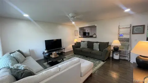 2966 Burlington Drive, Buena Vista MI 48601 6977 photo 5