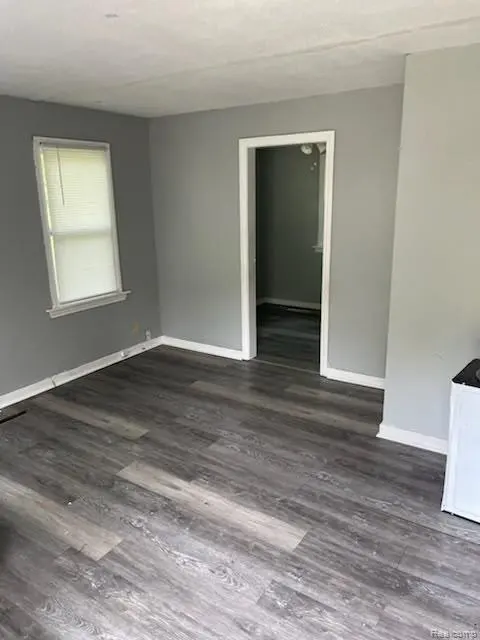 334 S 24th Street, Saginaw MI 48601 6334 photo 2