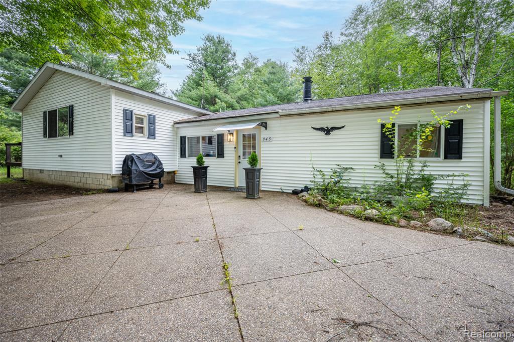 945 N Hockaday Road, Gladwin MI 48624 8073 photo 1