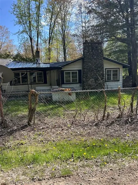 242 Hickory Street, Gladwin MI 48624 8395 photo 3