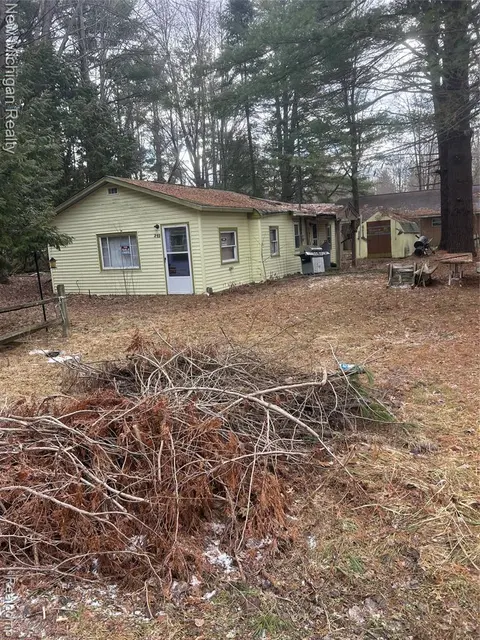 282 Hickory Street, Gladwin MI 48624 8395 home for sale