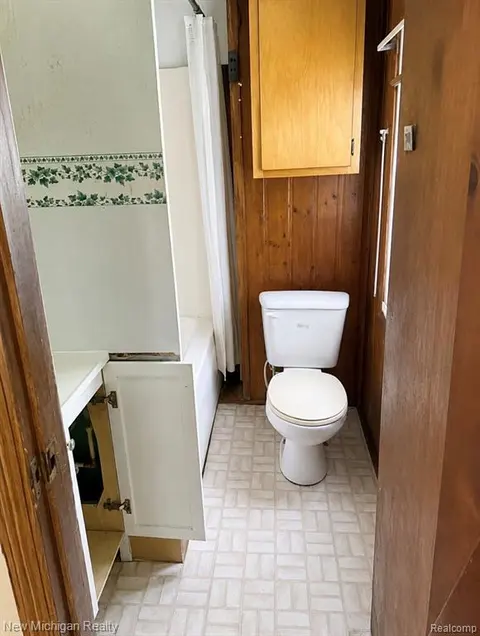 282 Hickory Street, Gladwin MI 48624 8395 photo 2