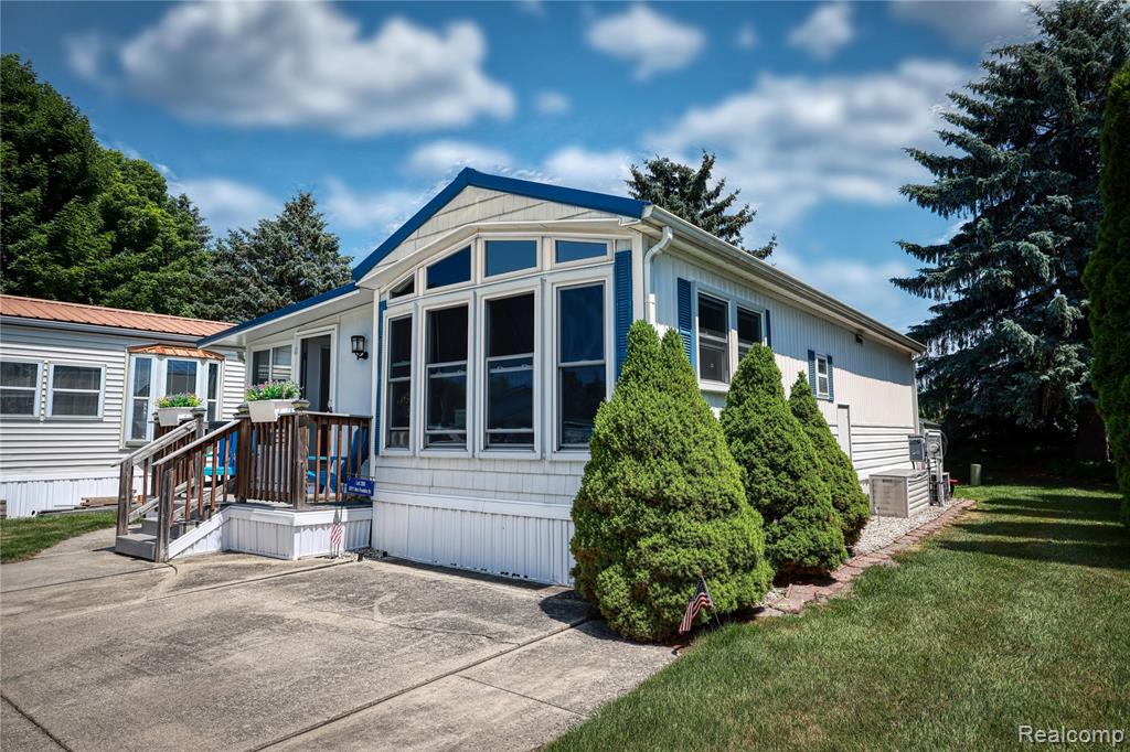 5211 Ben Franklin Drive, Lexington MI 48450 9248 photo 1