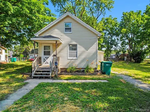 204 W Perry Street, Durand MI 48429 1638 photo 2