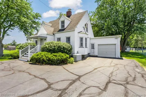 3792 Wheeler Road, Bay City MI 48706 1714 photo 2