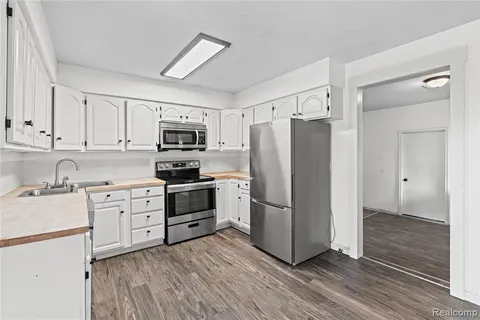 9204 Bray Road, Millington MI 48746 9521 photo 2