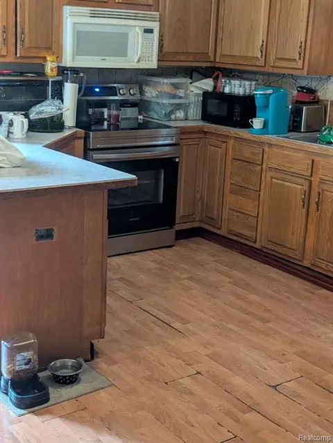 5008 W Burt Road, Montrose MI 48457 9333 photo 2