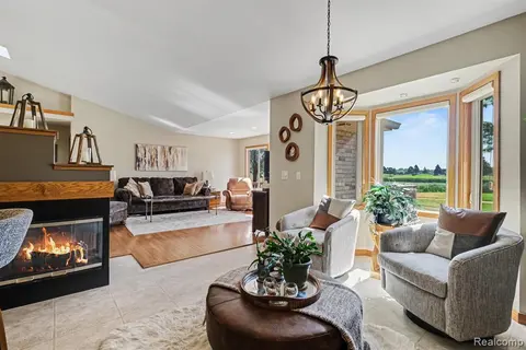 28 Millpond Trail, Saginaw MI 48603 8653 photo 4