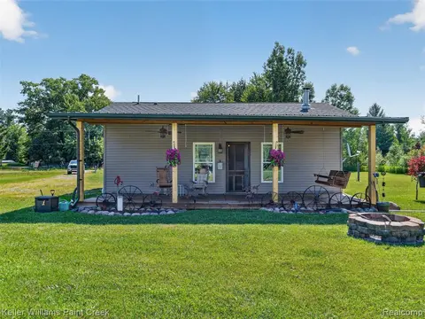 4107 Pine Street, Gladwin MI 48624 8352 photo 2