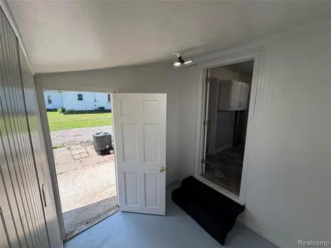 1815 Kilbourn Avenue, Owosso MI 48867 3932 photo 4