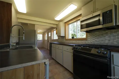 2898A Lakeshore Road, Applegate MI 48401 9628 photo 4
