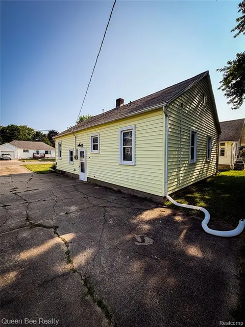 126 Bartlett Street, Harbor Beach MI 48441 1332 photo 2