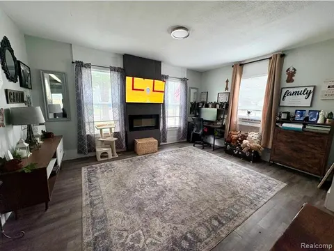 614 N Saginaw Street, Owosso MI 48867 2342 photo 3