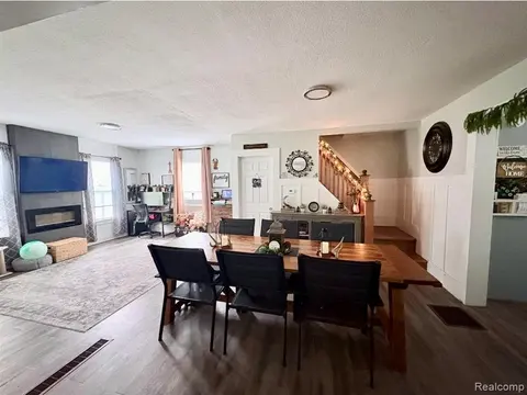 614 N Saginaw Street, Owosso MI 48867 2342 photo 4