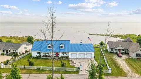 5110 Shorefront Lane, Port Hope MI 48468 9103 photo 2
