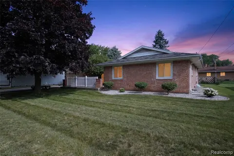 3404 Patricia Place, Saginaw MI 48602 3493 photo 2