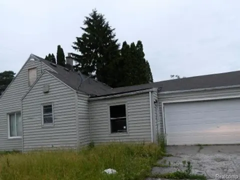 3300 Cherry Street, Saginaw MI 48601 6355 home for sale