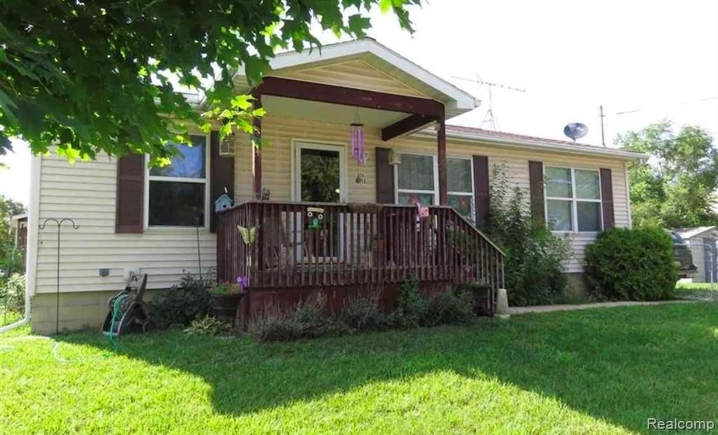 424 Maple Avenue, Owosso MI 48867 photo 1