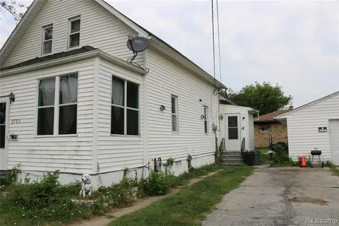 2703 Narloch Street, Saginaw MI 48601 1341 photo 2
