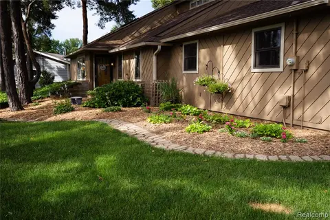 8971 Highland Drive, Freeland MI 48623 8717 home for sale