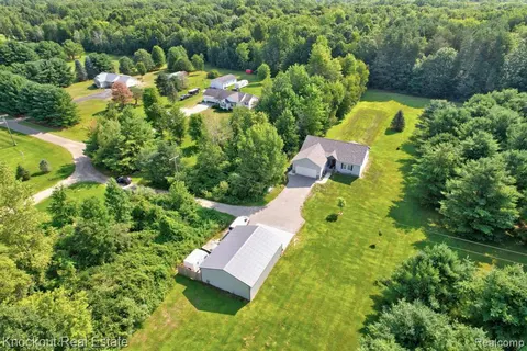 7600 Pine Grove Circle, Millington MI 48746 photo 2