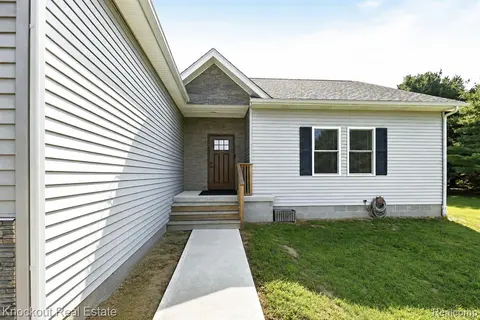 7600 Pine Grove Circle, Millington MI 48746 photo 4
