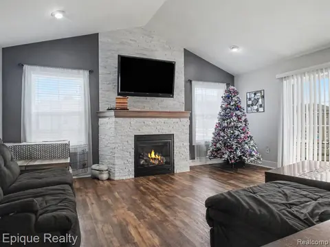 8686 Summer Ridge Drive, Freeland MI 48623 9129 photo 5
