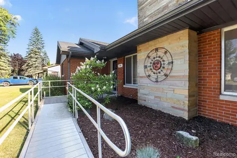 1140 Wilson Avenue, Saginaw MI 48638 5693 photo 2
