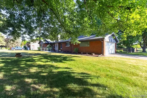 1140 Wilson Avenue, Saginaw MI 48638 5693 photo 3