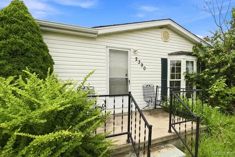 2390 Lakeshore Road, Applegate MI 48401 9632 photo 4