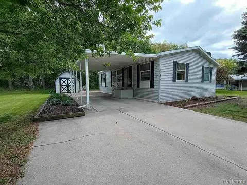 11079 Armstrong, Saginaw MI 48609 manufactured home for sale