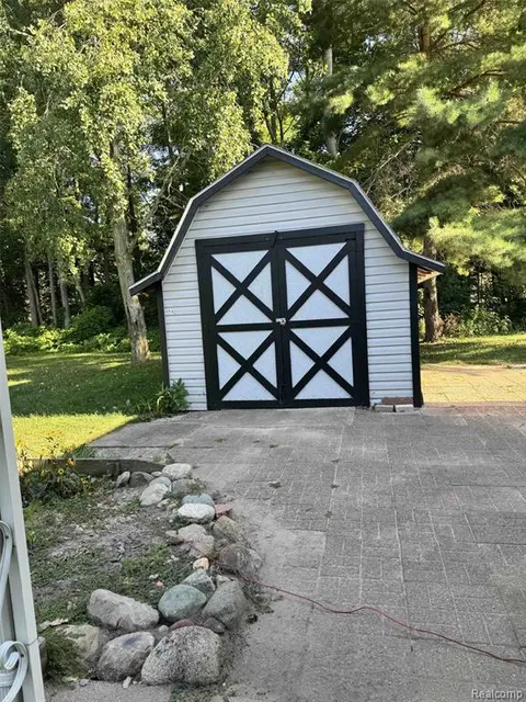 11079 Armstrong, Saginaw MI 48609 photo 4
