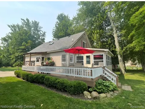 6221 Lakeview Drive, Port Hope MI 48468 9634 photo 2
