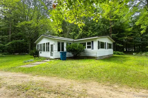 7800 Oak Road, Millington MI 48746 9046 photo 2